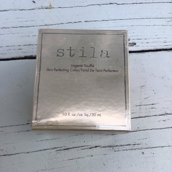 Stila Lingerie Soufflé Skin Perfecting Color Foundation. Shade 6.0 - Picture 6 of 7